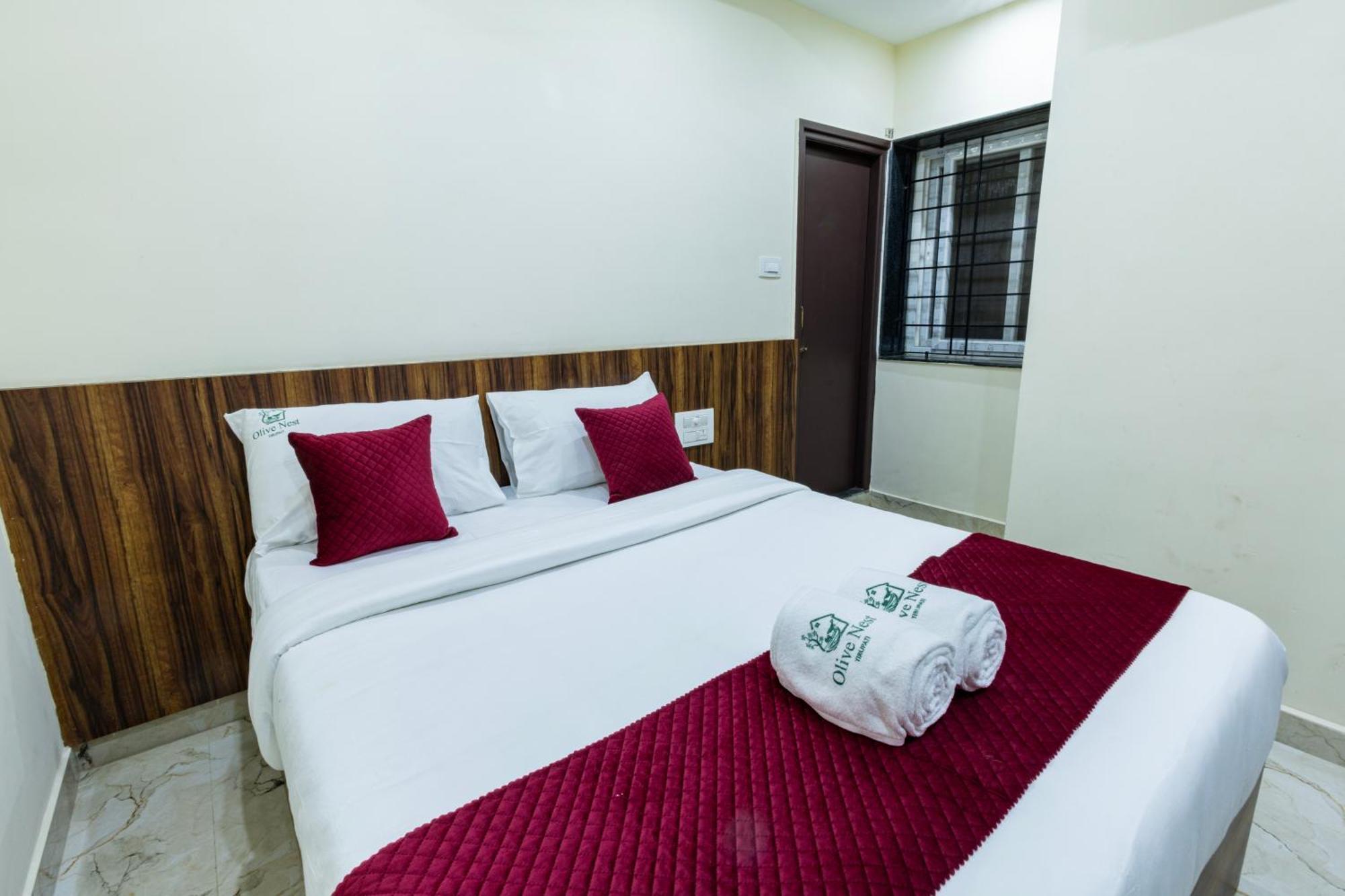 Olive Nest- Tirupati Bus Stand- 300 Meters, Railway Station- 400 Meters Hotel ภายนอก รูปภาพ