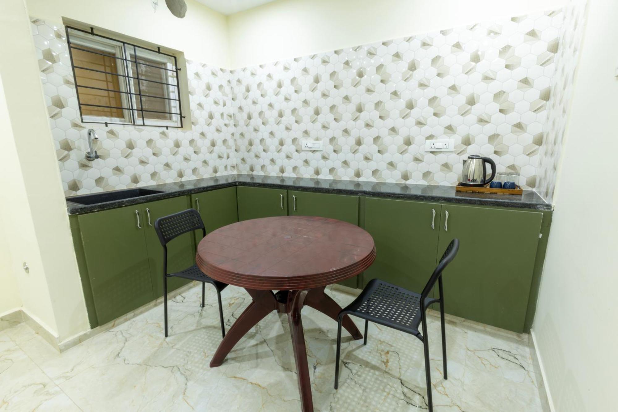 Olive Nest- Tirupati Bus Stand- 300 Meters, Railway Station- 400 Meters Hotel ภายนอก รูปภาพ
